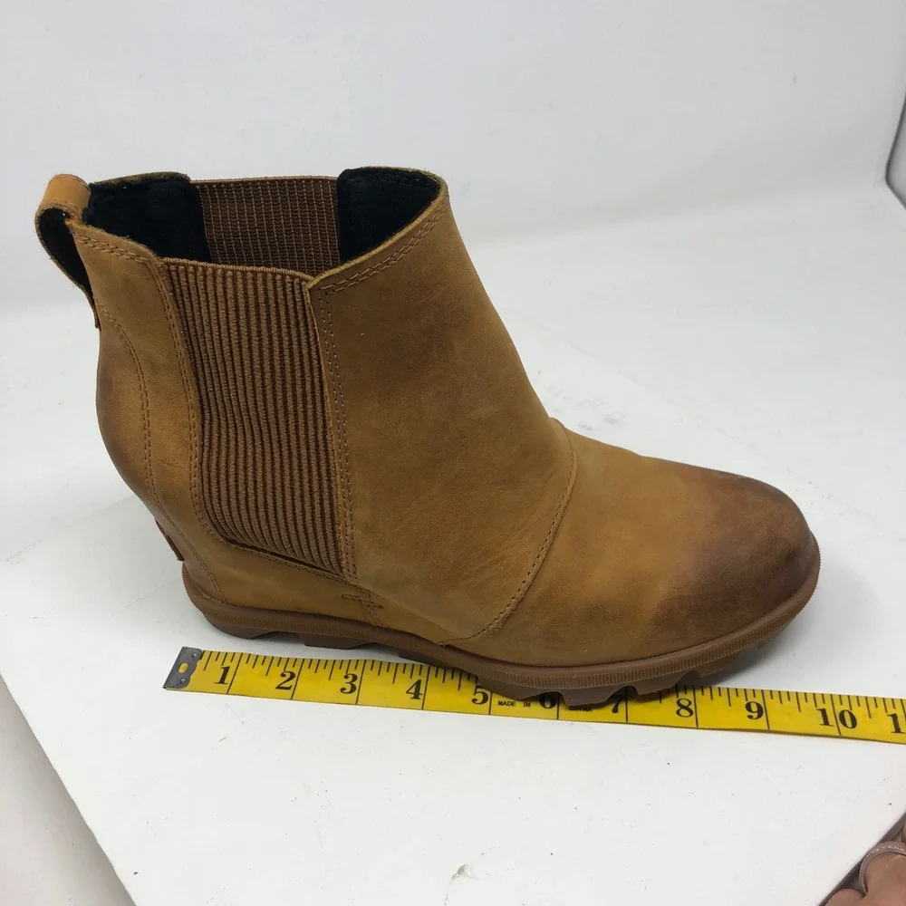 Sorel Joan of Arctic Wedge II Chelsea Boots Womens 9 Camel Brown Urban Outdoor